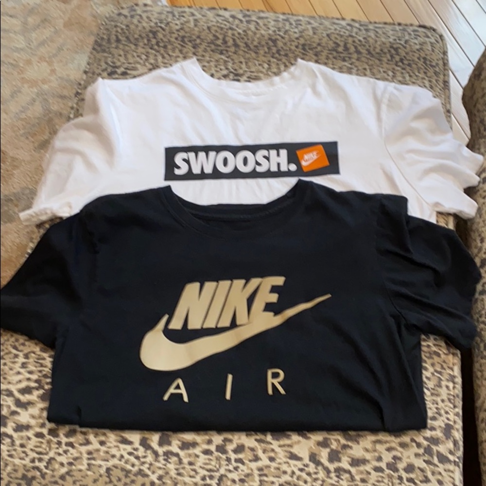 2 Nike t shirts size M